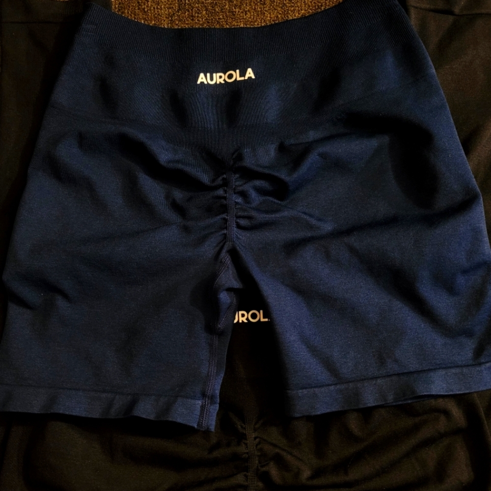 Set of 2: Aurola Blue Shorts & Black Leggings sz M Excellent preowned condition❤